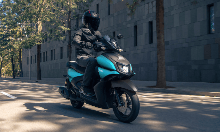 Nueva Yamaha RayZR 2025