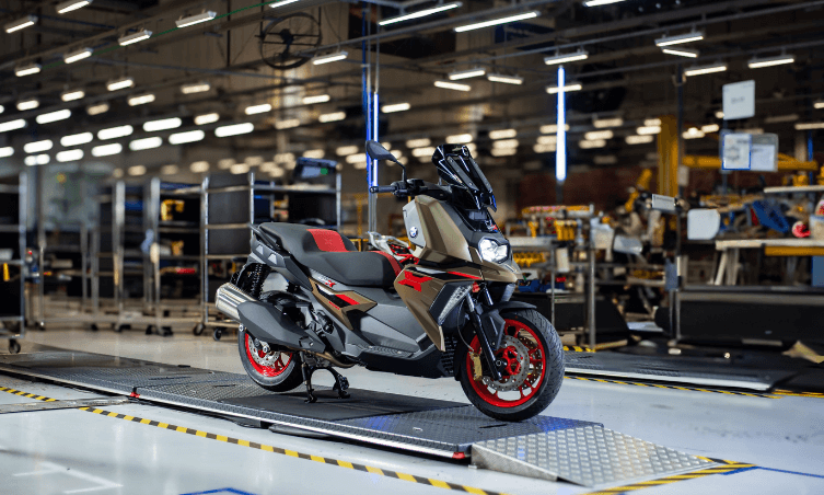 BMW Motorrad lanza en Brasil la nueva C 400 X 2025