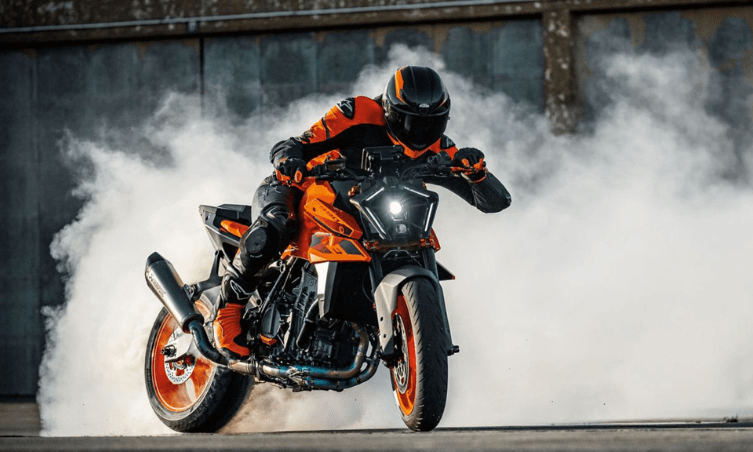 KTM Duke 990: La naked deportiva que redefine potencia y agilidad