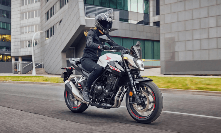 Honda CB500 Hornet 2025 la evolución agresiva del segmento medio