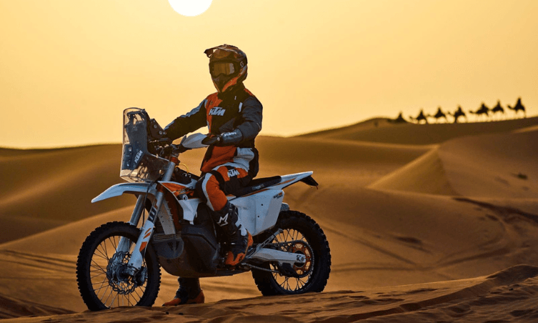 KTM 450 RALLY REPLICA 2026: La reina del Rally Raid vuelve más fuerte que nunca