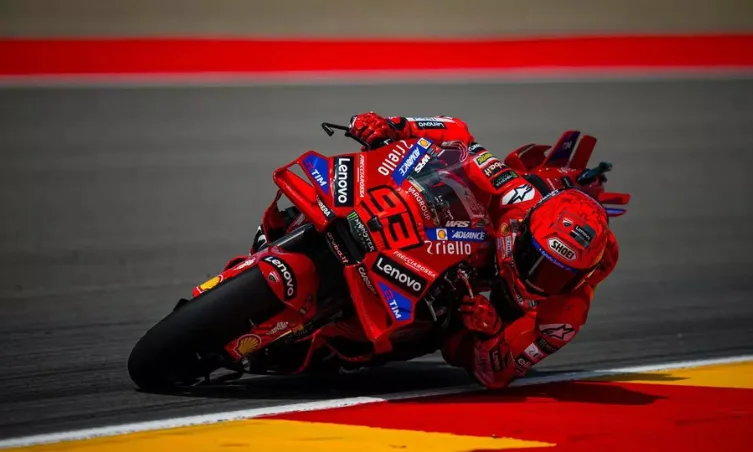 Marc Márquez pone el broche de oro a un GP perfecto en casa