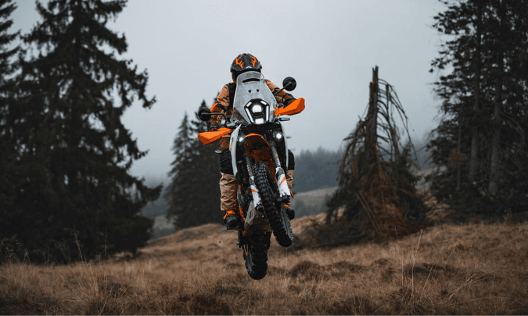 Motocicletas doble propósito 2025: KTM 390 Adventure 2025