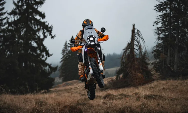 Motocicletas doble propósito 2025: KTM 390 Adventure 2025