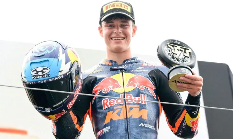 Valentín Perrone logró su primer podio en Moto3 en Países Bajos