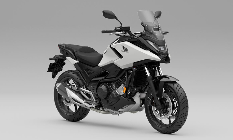Honda NC750X 2025: eficiencia, tecnología y espíritu aventurero