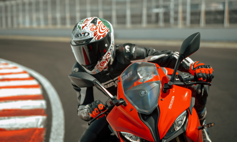 California R300: la apuesta deportiva de American Piston