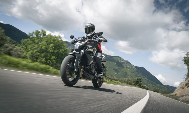 Motos Nakeds: Potencia y Estilo al Descubierto