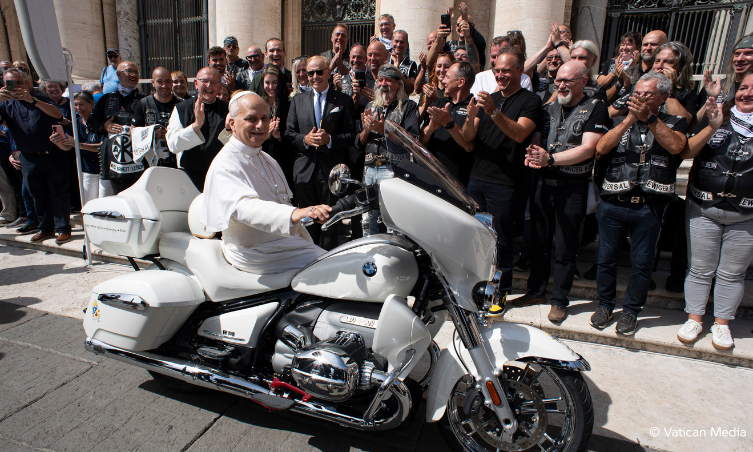 Una BMW R 18 Transcontinental para el Papa León XIV
