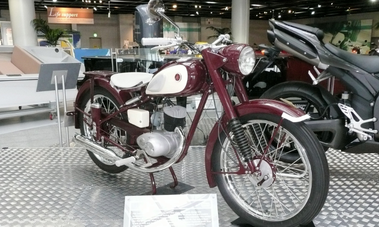 Primera moto de Yamaha: desarrollo y legado de la icónica YA-1