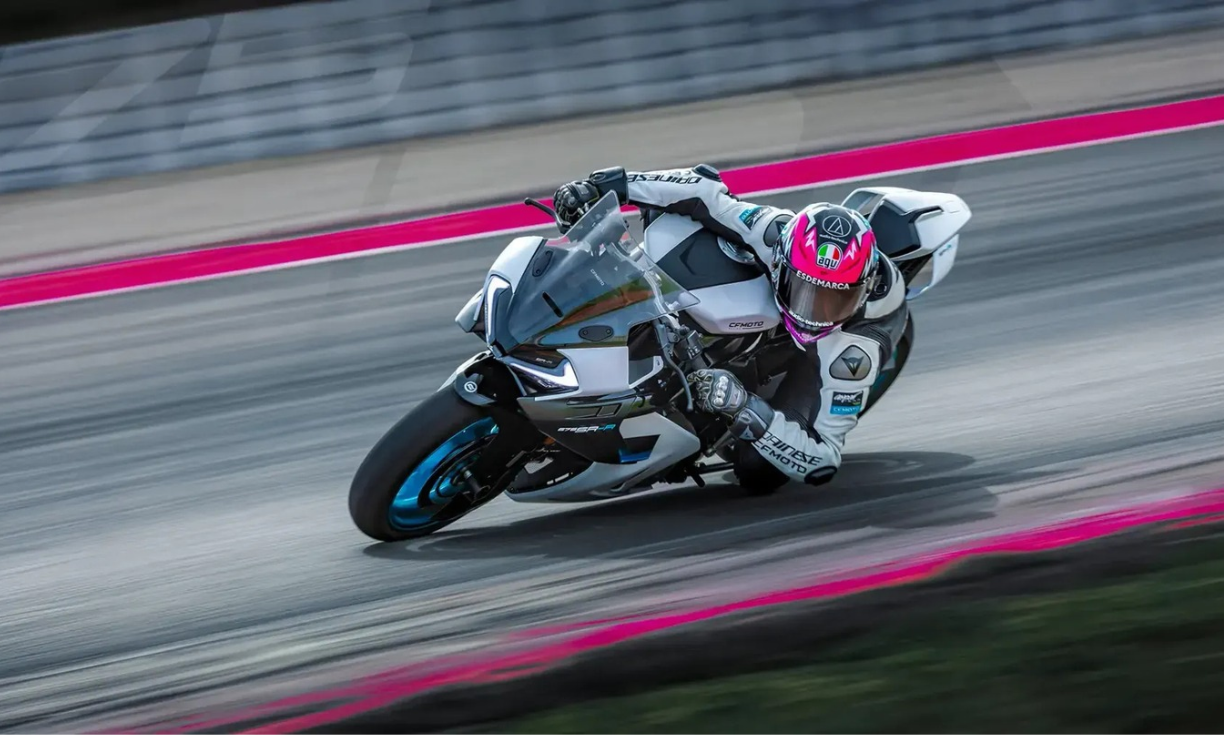 CFMOTO sustituirá a Yamaha en el WorldWCR con la 675SR-R en 2027